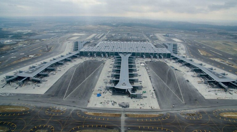 İstanbul Havalimanı'ndaki kapalı  pist uçuşlara açıldı